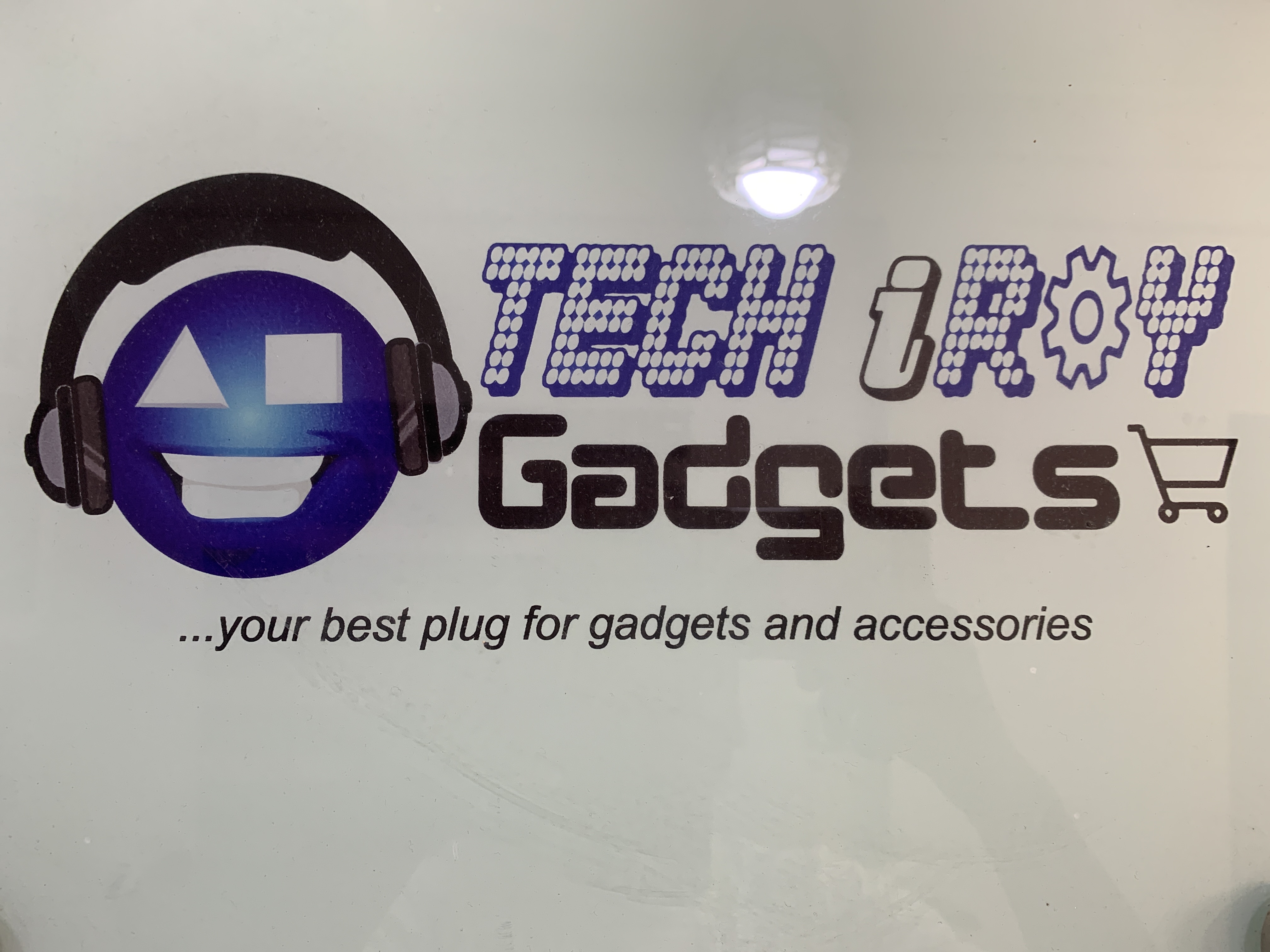Tech iRoy  logo